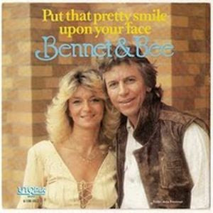 Bennet & Bee - Put That Pretty Smile Upon Your Face Vinyl Singles Vinyl Zeer Goed / Hoesje Goed "VINYLSINGLES.NL"