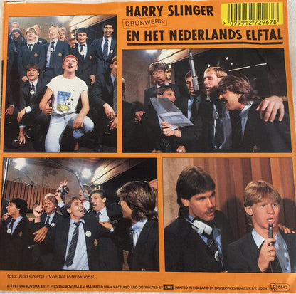 Harry Slinger En Het Nederlands Elftal - 't Is Weer Fijn Langs De Lijn Vinyl Singles Vinyl Zeer Goed / Hoesje Goed "VINYLSINGLES.NL"
