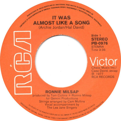 Ronnie Milsap - It Was Almost Like A Song 14726 Vinyl Singles Vinyl Goed / Hoes Goed