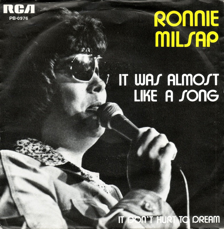 Ronnie Milsap - It Was Almost Like A Song 14726 Vinyl Singles Vinyl Goed / Hoes Goed